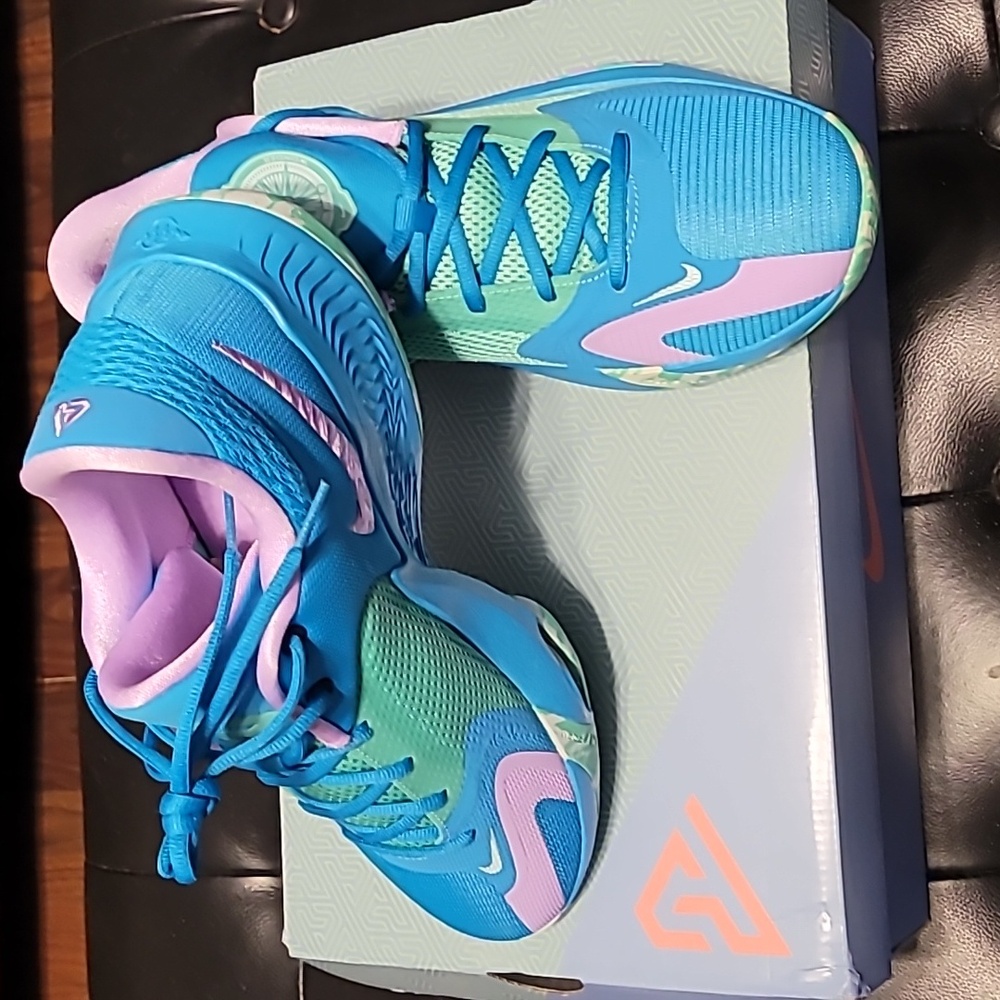 Nike Blue and Purple Athletic Shoes - Picture 3 of 6